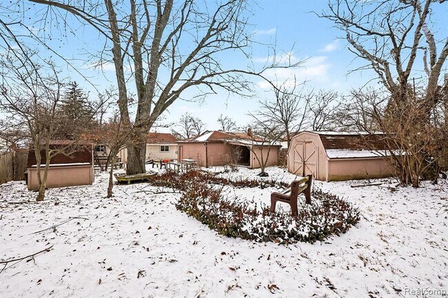 Building Photo - 672 Linda Vista Dr