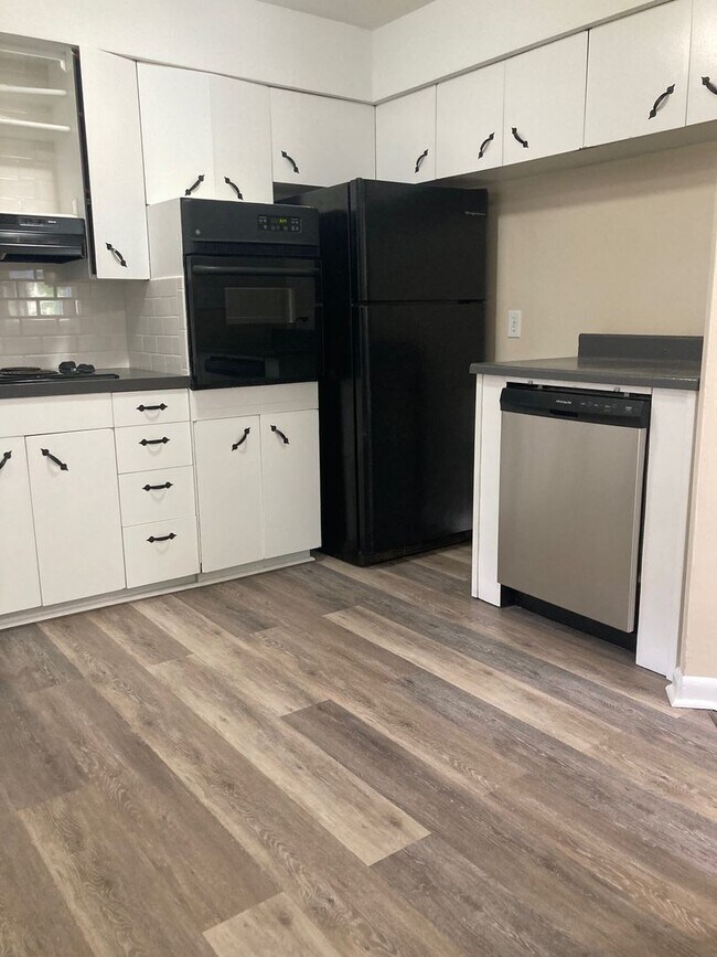 Building Photo - 2718-2720 S. Stewart