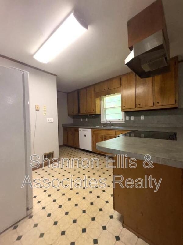 Building Photo - 1255 Angelia Dr SW