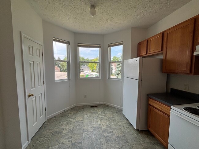 Building Photo - 950 Deer Field Dr