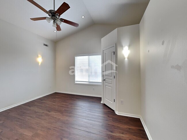 Building Photo - 1754 W Oakley Way