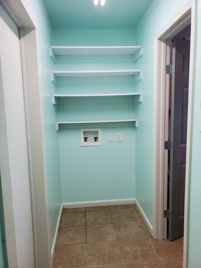 Building Photo - 380 Oriole Dr