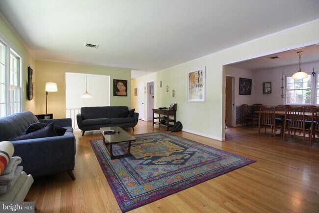 Building Photo - 304 Timber Ln