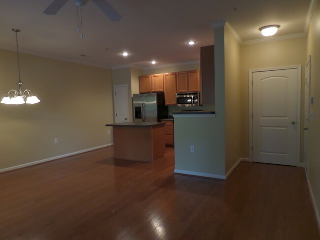 Building Photo - Eagle Creek Condos at Hillcrest!