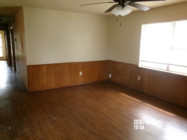 Building Photo - Beautiful 3-Bedroom, 2-Bath Home in Southeast Lawton