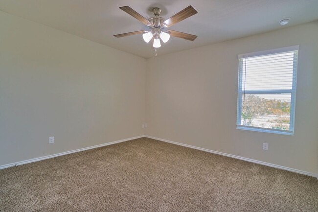 Building Photo - Hunters Ranch Beauty! 3 Bedrooms 2 1/2 Bath Townhome