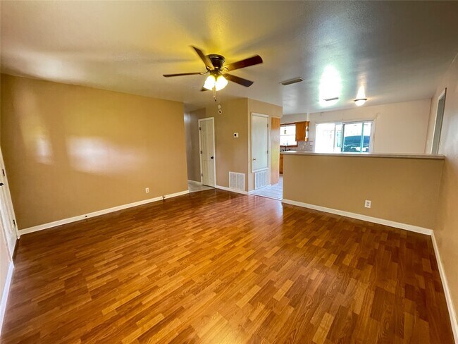 Building Photo - 401 Anderson Rd