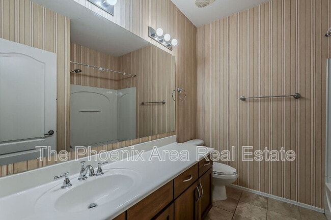 Building Photo - 885 S Osborn Ln