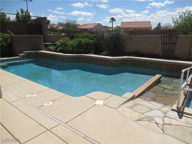 Building Photo - 2091 Clearwater Lake Dr