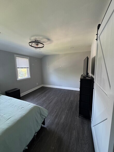 Building Photo - 211 Willow Ave