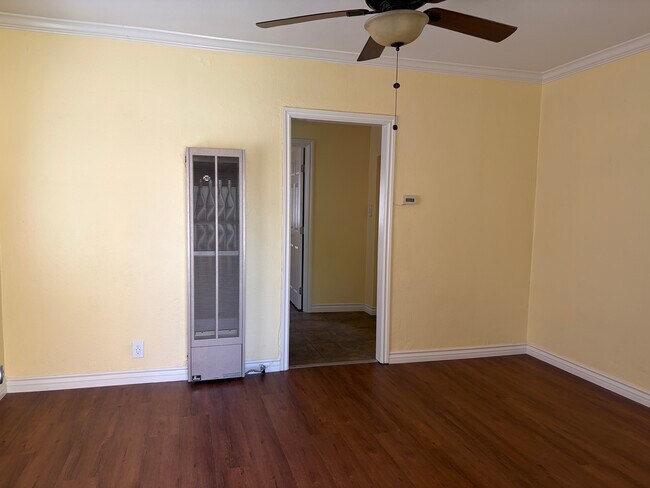 living room - 553 Lincoln Ave
