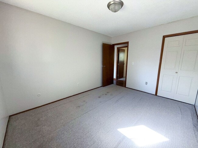 Building Photo - Stylishly Renovated 4-Bedroom Ranch with F...