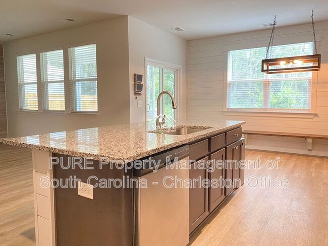 Building Photo - 2641 Alamanda Dr