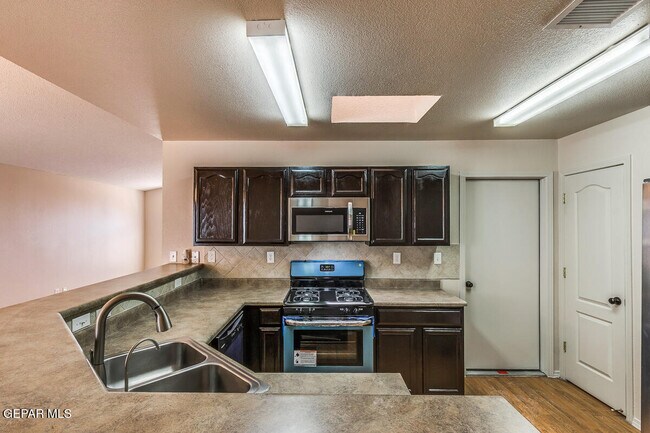 Building Photo - 11933 Mesquite Bush Dr