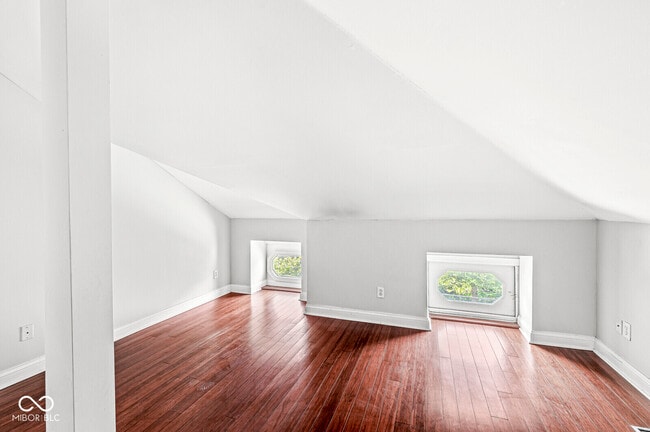 Building Photo - 331 N East St