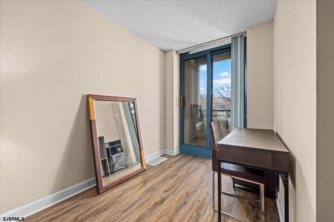 Building Photo - 526 Pacific Ave