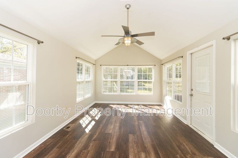 Building Photo - 3308 Center St