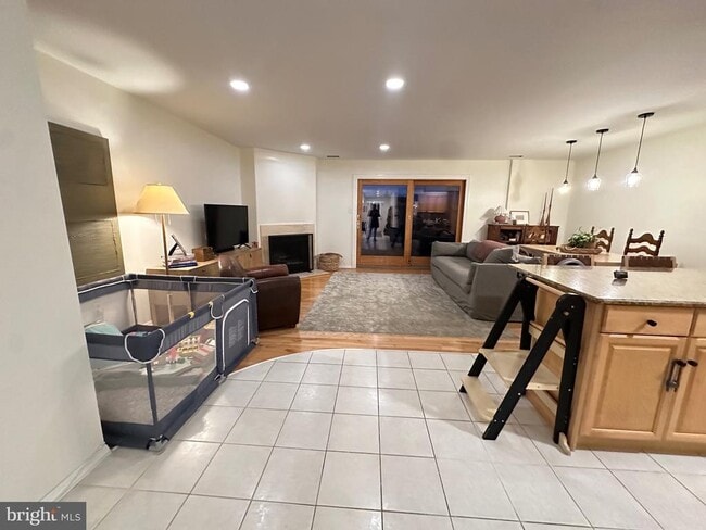 Building Photo - 769 N Ringgold St