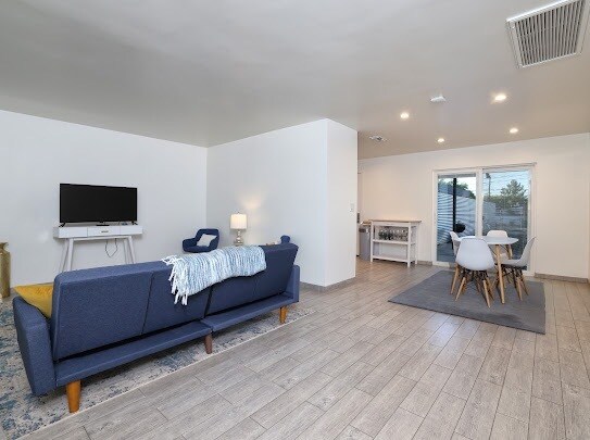 Building Photo - 2039 E 8th St