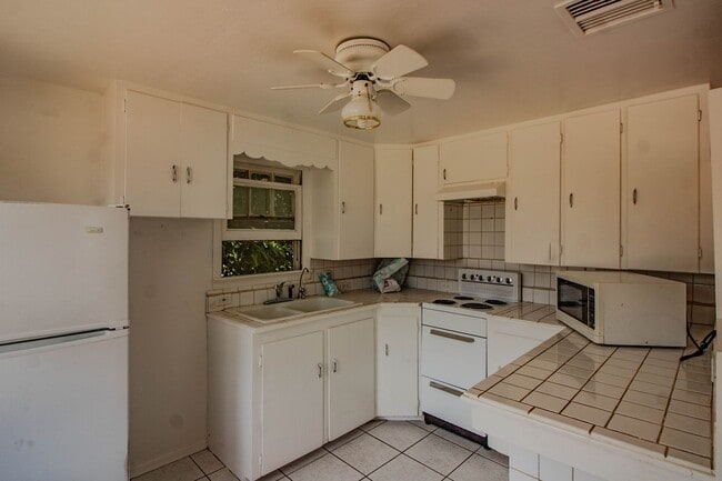Primary Photo - Upstairs Apartment