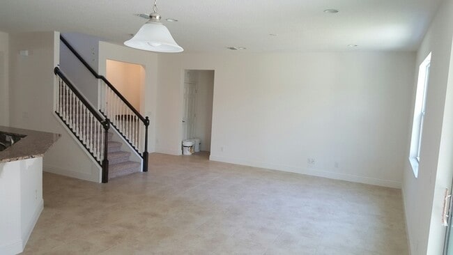 Building Photo - 1065 Vinsetta Cir