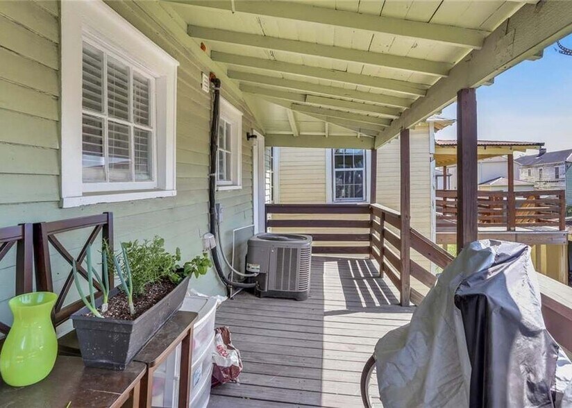 Building Photo - 3432 Danneel St