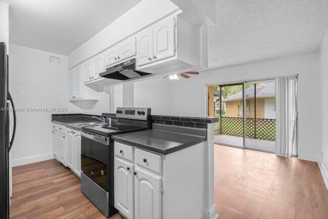 Building Photo - 4525 Treehouse Ln