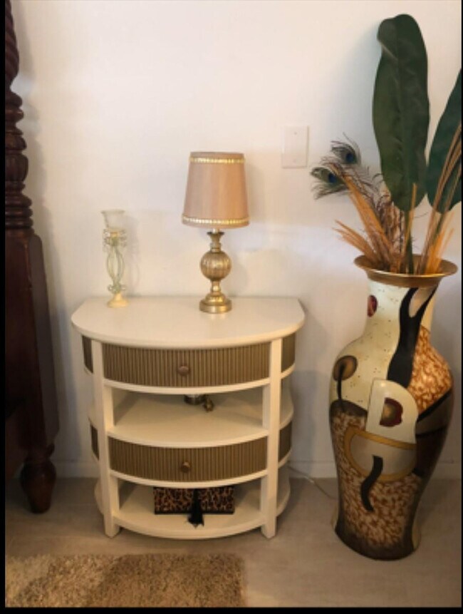 Building Photo - 330 Ave