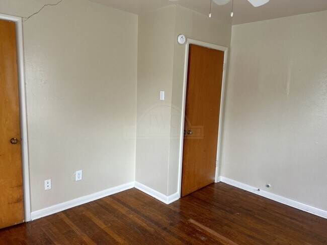 Building Photo - 408 Allen St