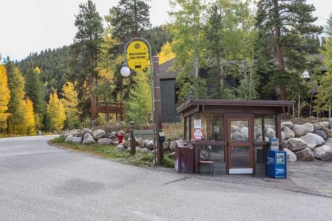 Building Photo - Move in Special! Keystone 2 bed/2bath! Plu...