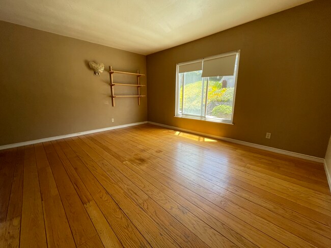 Building Photo - 2515 Ivy Dr