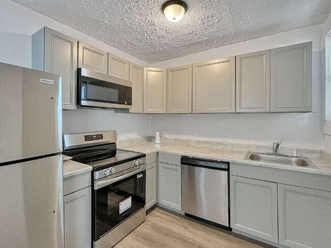 Building Photo - 1121 E 53rd St