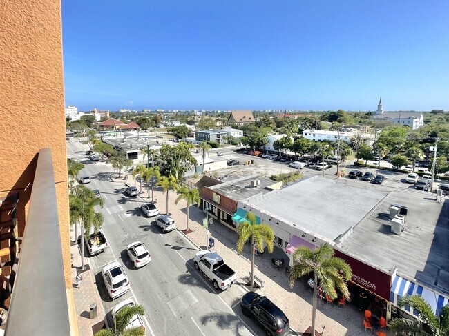 Building Photo - 511 Lucerne Ave