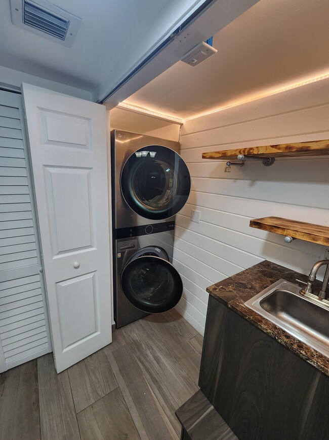 Building Photo - 1461 SW 124th Ct