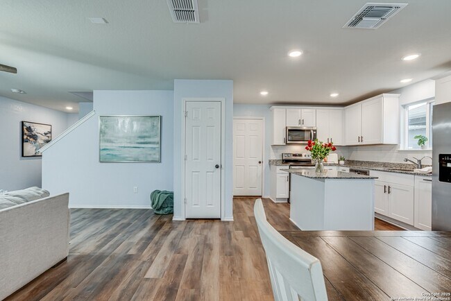 Building Photo - 10334 Big Four