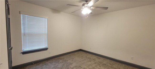 Building Photo - 240 Vicks Cir