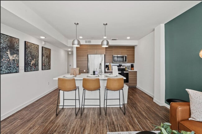 Building Photo - 120 N Madison Ave