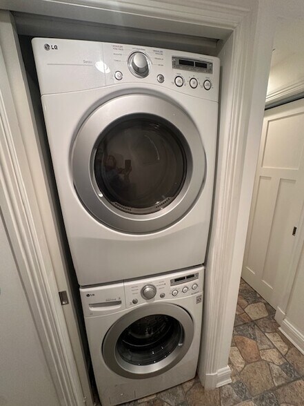 In Unit Washer/Dryer - 55 Bryant St NW