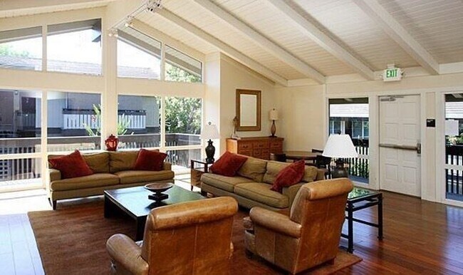 Building Photo - 361 Masters Ct