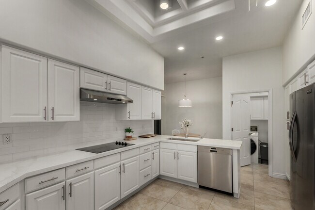 Building Photo - 6711 E Camelback Rd