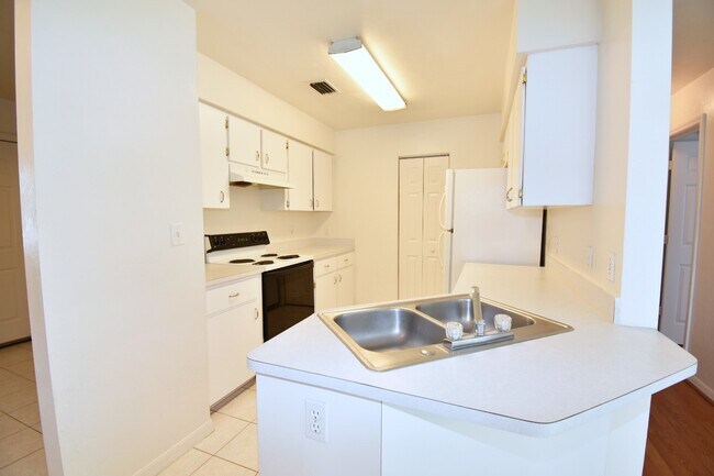 Building Photo - 3/2 House @ Palm Grove