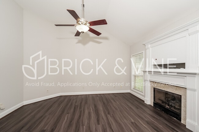 Building Photo - 45 Camellia Ln