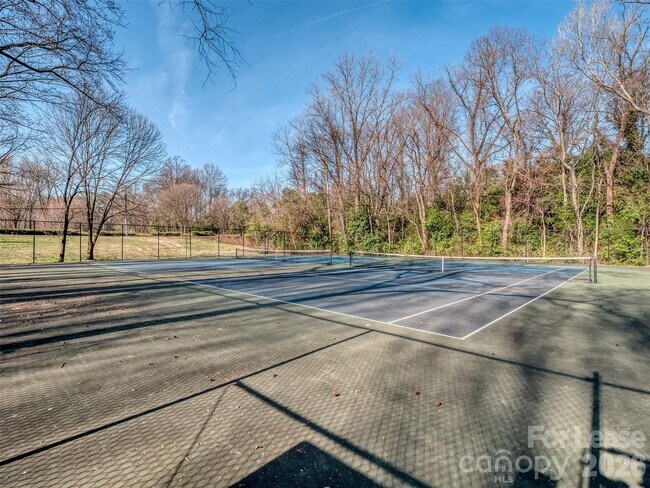 Building Photo - 1101 W 1st St