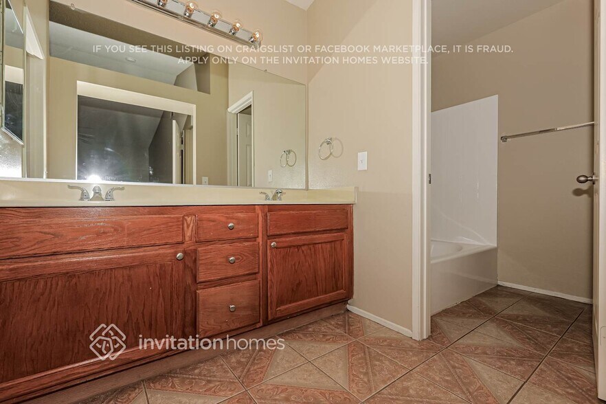 Building Photo - 2699 W Calle Vista Dr