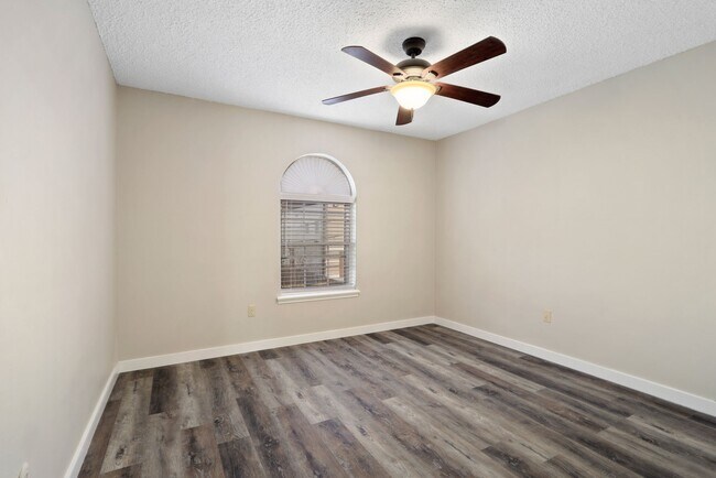 Building Photo - 17114 Beaver Springs Dr