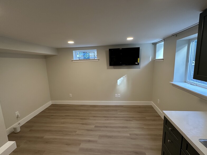 Building Photo - 2412 Columbia St SW