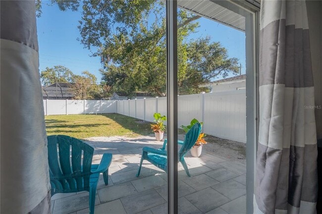 Building Photo - 2523 Lake Ellen Cir