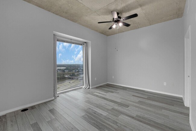 Building Photo - 5925 Almeda Rd