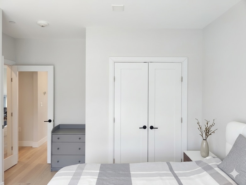 Building Photo - 287 Maverick St