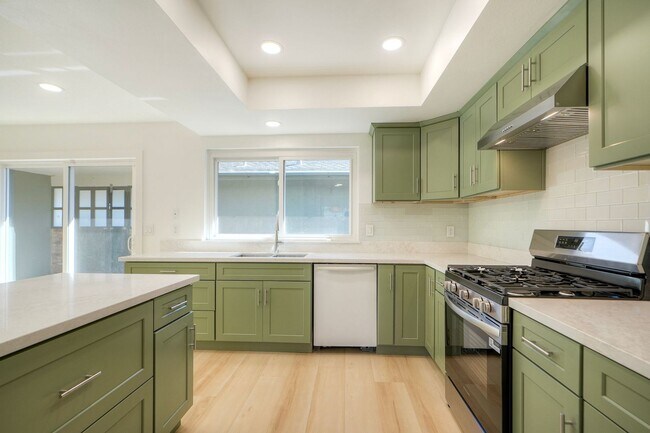Building Photo - Beautifully Renovated 3-Bedroom Home with ...